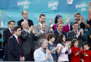 El principe Felipe acude a ver a la seleccion espa¿ola de balonmano en su partido contra Hungria durante el Campeonato Mundial de Balonmano.