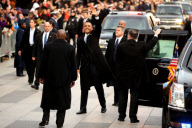 Obamas walk the parade