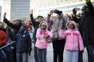 People cheer Obama parade
