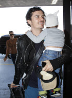 Orlando, Miranda & Flynn Catch A Flight Out Of LAX Airport 