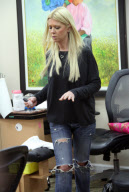 Tara Reid Treats Herself To A Mani/Pedi 