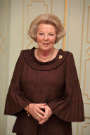 Queen Beatrix with the special representative of president Lee Myung-bak
