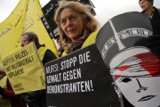 Amnesty International protestiert gegen den ägypitschen Präsidenten Mursi in Berlin