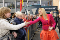  Princess Maxima attended the presentation of ''Girls and Technique'' at the Waerdenborch school in Holten.

