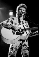 DAVID BOWIE "THE JEAN GENIE" 1972/73 David Bowie (born David Robert Hayward - Jones on 8 January 1947) is an English rock singer, musician and actor. Credit: IAN DICKSON / ArenaPAL/DALLE