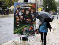 Portugals Linke plakatiert gegen die Schuldenpolitik