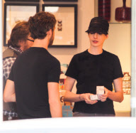 Anne Hathaway and Adam Shulman : Shopping Pals