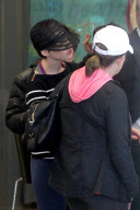 Anne Hathaway keeps a low profile at Earth Bar