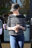 Anne Hathaway keeps a low profile at Earth Bar