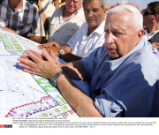 NITZANIM : Ariel Sharon Inspects Preparations For Gaza Evacuees