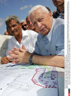 NITZANIM : Ariel Sharon Inspects Preparations For Gaza Evacuees