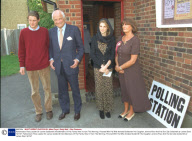 Referendum Party Leader Sir James Goldsmith And Members Of His Family Vote In Ham This Morning. Pictured With His Wife Annabel Goldsmith His Daughter Jemima Khan And His Son Zak Goldsmith.sir James Died 19/7/97 