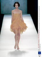 DONNA KARAN FASHION SHOW NEW YORK SPRING/SUMMER 2001