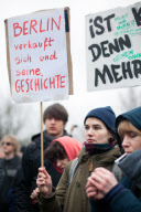 Prostest beim Abriss eines Mauerteils an der Eastside-Gallery 