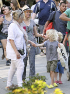 Exclusive... Naomi Watts and Her Mother Take The Kids to the Zoo 