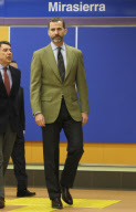 El Principe Felipe inaugura la prolongacion de la linea 9 de metro de Madrid.