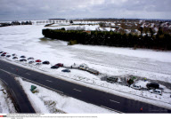 France, Vehicules bloques par la neige dans le Calvados