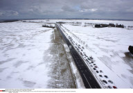 France, Vehicules bloques par la neige dans le Calvados