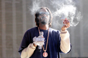 Snoop Dogg has a Smoking Good Time at the Ultra Music Festival [NO Germany, Austria]