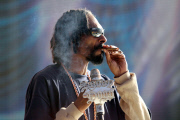 Snoop Dogg has a Smoking Good Time at the Ultra Music Festival [NO Germany, Austria]