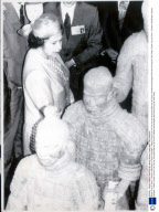 Queen Tour Of China - October 1986 Britain''s Queen Elizabeth Ii Takes A Close Look At The Life-size Terracotta Warriors At China''s Greatest Archeological Site Here During Her Visit Today.