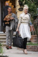 Gwen Stefani and Gavin Rossdale head home with the Family in Smiles