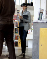 Anne Hathaway book shopping
