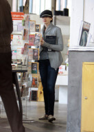Anne Hathaway book shopping