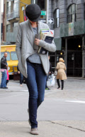 Anne Hathaway book shopping