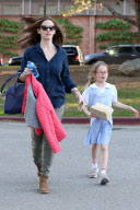 Jennifer Garner gets quality time with her little Book Worm