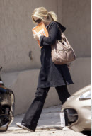 EXCL.: Cancer surviving actress CHRISTINA APPLEGATE leaving a hair salon
