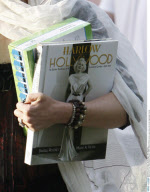 GWEN STEFANI carries a book about the screen legend Jean Harlow