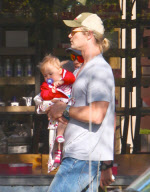 Chris Hemsworth And Family Go To Lunch