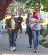 Chris Hemsworth And Family Go To Lunch