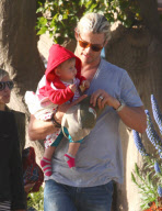 Chris Hemsworth And Family Go To Lunch