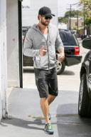 Liam Hemsworth keeps his Shoes on as he Leaves the Gym