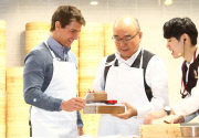 USA ONLY Tom Cruise makes steamed buns in Taiwan