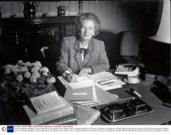 The Prime Minister Margaret Thatcher Working On Her Speech At He Roffice In No 10 Downing Street For The Party Conference In Blackpool. Pkt1507-56755 Daily Mail Obit Section (pkt 2) Baroness Margaret Thatcher