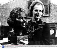 Baroness Thatcher Of Kesteven - Pm - 1975 The First Approved Bronze Sculpture Of Mrs Margaret Thatcher Mp Was Presented To The Leader Of The Conservative Party By The Artist Beatrice Murray At Mrs Thatcher's Home In Flood St Chelsea. The Artist Who