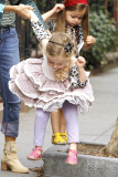 Sarah Jessica Parker`s Twins Stop to Play while Walking to School