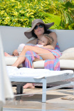 Bethenny Frankel And Daughter Bryn Enjoy A Day Poolside In Miami