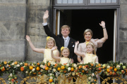 BALCONY SCENE DUTCH ROYALS