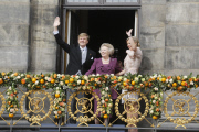 BALCONY SCENE DUTCH ROYALS