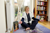 Medium who speaks to Princess Diana, Yorkshire, Britain - 07 Feb 2013