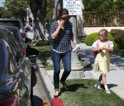JENNIFER GARNER PICKS THE WRONG CAR