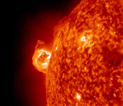 Gigantic rolling wave captured on the Sun - 01 May 2013