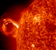 Gigantic rolling wave captured on the Sun - 01 May 2013