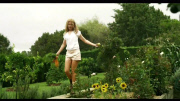 NICOLE KIDMAN SHOWS OFF HER PLAYFUL SIDE IN A NEW TV COMMERCIAL