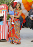 Alessandra Ambrosio gives cupcakes to photographers!