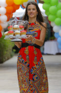 Alessandra Ambrosio gives cupcakes to photographers!